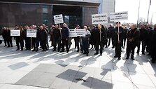 Mar&scaron;rutinių taksi vairuotojų akcija Europos aik&scaron;tėje.