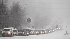 Gausus sniegas sukėlė chaosą sostinės gatvėse.