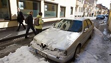 Apgadintas automobilis Vilniaus Ligoninės gatvėje.