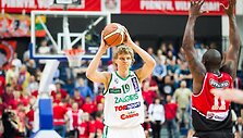 Su kamuoliu Mindaugas Kuzminskas