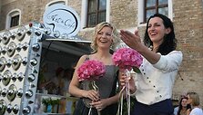 Į kavinės &bdquo;ART CAFE creperie&ldquo; atidarymą susirinko i&scaron;alkę svečiai.