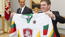 Sportininkui Dainiui Zubrui - valstybės apdovanojimas