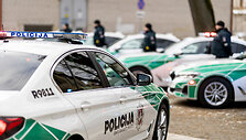NATO vir&scaron;ūnių susitikimui policijos įsigytų automobilių perdavimo ceremonija