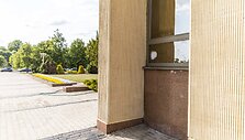 Ketvirtadienio rytą Vilniuje buvo i&scaron;daužti Seimo pirmųjų rūmų, Vilniaus apygardos teismo langai.