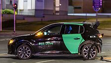 Girtas autobusiuko vairuotojas Ateities gatvėje smarkiai trenkėsi į stovintį &bdquo;Peugeot&ldquo; automobilį