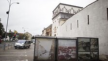 Suvenyrų pardavėjai pasipiktino be jų žinios i&scaron;vežtais prekybos paviljonais.