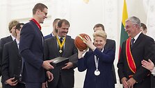 Dalia Grybauskaitė priėmė Lietuvos rinktinės krep&scaron;ininkus