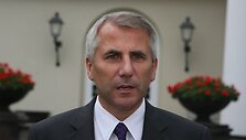 Vilniuje susirinkę Lietuvos diplomatai sprendžia, kaip susiveržti diržus mažėjant Užsienio reikalų ministerijos finansavimui.