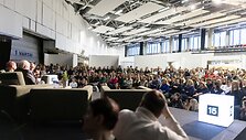 Diskusija &bdquo;Facebook ar literatūra: kurią knygą atsiverčiame dažniau?&ldquo;