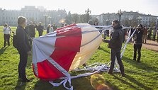 Luki&scaron;kių aik&scaron;tėje &ndash; rekordinio dydžio Vyčio vėliava.