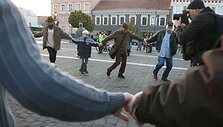 Žydų religinė bendruomenė Chassidie Chabad Lubavitch antradienio vakarą Vilniuje, Rotu&scaron;ės aik&scaron;tėje surengė žydų &scaron;ventę Sukot.