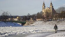 &Scaron;altis sustingdė per Vilnių tekančią Nerį.