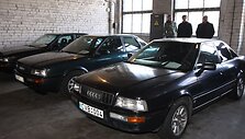Pirmadienį Prezidentūros kanceliarija surengė aukcioną, kuriame už nebenaudojamus automobilius, baldus, foto bei kompiuterinę įrangą surinko beveik 100 tūkst. Lt.