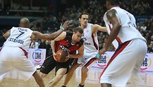 Vilniaus &bdquo;Lietuvos rytas&ldquo; žaidžia pirmąsias naujojo Eurolygos sezono rungtynes namie su Stambulo &bdquo;Efes Pilsen&ldquo; krep&scaron;ininkais. 