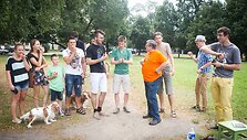 Andrius Tapinas prie Rusijos ambasados valgė lenki&scaron;kus obuolius.