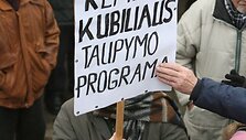 Gruodžio 10 d. prie Vilniaus Sporto rūmų įvyko protesto mitingas. Mitingą organizavo Lietuvos pagyvenusių žmonių asociacija, prie jo prisidėjo ir Pensininkų partija.