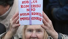 Gruodžio 10 d. prie Vilniaus Sporto rūmų įvyko protesto mitingas. Mitingą organizavo Lietuvos pagyvenusių žmonių asociacija, prie jo prisidėjo ir Pensininkų partija.