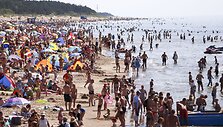 Palangos paplūdimiuose &ndash; minios poilsiautojų