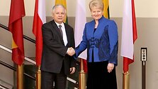 Prezidentė Dalia Grybauskaitė priėmė su darbo vizitu Lietuvoje vie&scaron;intį Lenkijos Prezidentą Lechą Kačynskį (Lech Kaczynski).