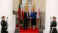 Prezidentė Dalia Grybauskaitė priėmė su darbo vizitu Lietuvoje vie&scaron;intį Lenkijos Prezidentą Lechą Kačynskį (Lech Kaczynski).