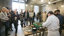 Pasaulio austrių atidarymo čempiono Marselio Lessoille pasirodymas
