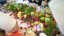 Vėžiu sergančius vaikus aplankė akcijos &bdquo;Reikia draugų&ldquo; staigmenos