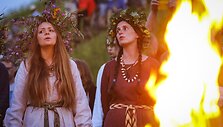 Į Kernavės Joninių &scaron;ventę suplūdo minios žmonių