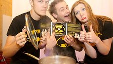 Aktorių grupė &bdquo;Liūdni slibinai&ldquo; performansu pristatė debiutinį albumą