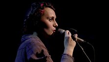 Aistė Smilgevičiūtė ir grupė &bdquo;Skylė&ldquo; gerbėjams pristatė albumą &bdquo;Broliai&ldquo;.