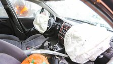 Vilniuje vertėsi &bdquo;Toyota Avensis&ldquo;, nukentėjo vairuotojas