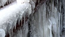 &Scaron;alčio ir speigo sukaustytas vanduo pajuto pirmuosius &scaron;ilumos spindulius.
