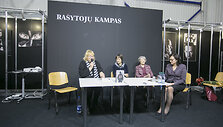 Jurgos Ivanauskaitės premija įteikta ra&scaron;ytojui Rimantui Kmitai