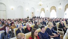 Prezidentė Dalia Grybauskaitė pasveikino ir ordino &bdquo;Už nuopelnus Lietuvai&ldquo; medaliu apdovanojo daugiavaikes motinas