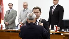 Dvi savaites jau dirbančiam merui Artūrui Zuokui įteiktos mero regalijos. 