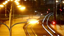 Vilniaus stotis naktį prisipildžiusi laukimo &ndash; kas laukia rytinio autobuso, kas traukinio, kas ryto.