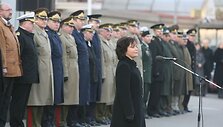 Juozas Olekas perdavė kra&scaron;to apsaugos ministro postą Rasai Juknevičieniai