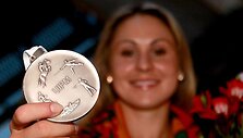 Penkiakovininkė Laura Asadauskaitė grįžo į Lietuvą su sidabro medaliu.