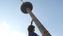 Į Vilniaus televizijos bok&scaron;tą keliamas didžiulis, analogų pasaulyje neturintis simbolinis krep&scaron;inio krep&scaron;ys.