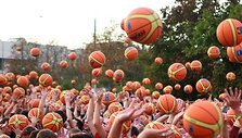 Lietuvos krep&scaron;inio sirgaliai siekė pasaulio kamuolio mu&scaron;inėjimo rekordo.