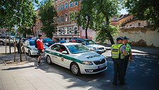 Vilniuje motociklas sankryžoje partrenkė 17-metę