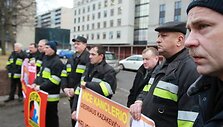Piketą surengė savivaldybių ugniagesiai