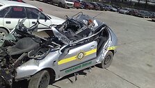 Saugos tarnybos automobilis po avarijos.