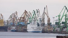 Kranų &bdquo;mi&scaron;kas&ldquo; &ndash; toks atvykėliams atrodo Klaipėdos uostas.