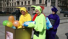 Teletabiai pra&scaron;ė kauniečių paaukoti sauskelnių Kauno kūdikių namų auklėtiniams.