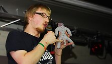 I&scaron;radingi ir kandaus humoro nestokojantys &bdquo;Humoro klubo&ldquo; nariai verkti i&scaron; juoko priverčia net vyrus.