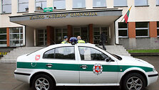 Į &bdquo;Au&scaron;ros&ldquo; gimnaziją netrukus atvyko i&scaron;kviesti policijos pareigūnai.