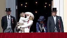 Norvegai sekmadienį &scaron;venčia ne tik savo konstitucijai skirtą Nacionalinę dieną, bet ir savo &scaron;alies atstovo pergalę &bdquo;Eurovizijoje&ldquo; (2009.05.17).