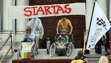 Vienas i&scaron; &scaron;ventės renginių &ndash; Kauno &bdquo;Rotaract&ldquo; klubo BOX-CAR varžybų paradas.