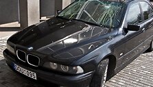 Kiau&scaron;iniais apmėtytas BMW.