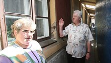 Malūnų gatvės gyventojų langus temdo &scaron;is pėsčiųjų tunelis. Jis toks siauras, kad jame sunku prasilenkti dviem žmonėms.